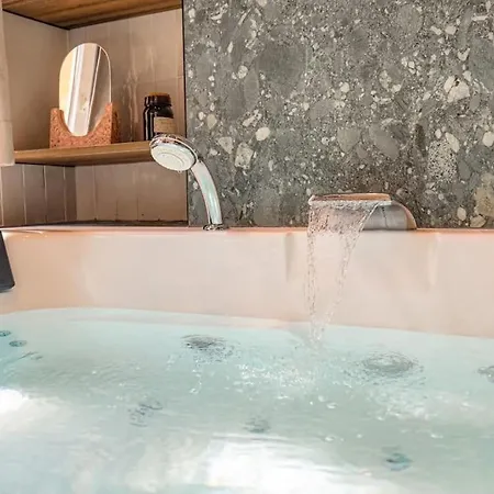 Labolla, Cocon Avec Spa, Coeur De Appartement *