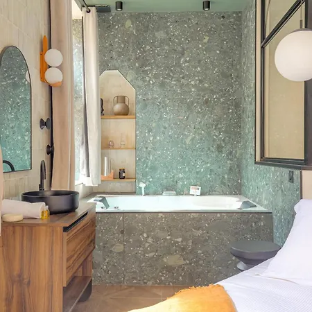 Labolla, Cocon Avec Spa, Coeur De * Lione