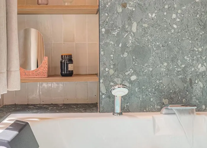 Labolla, Cocon Avec Spa, Coeur De Apartment